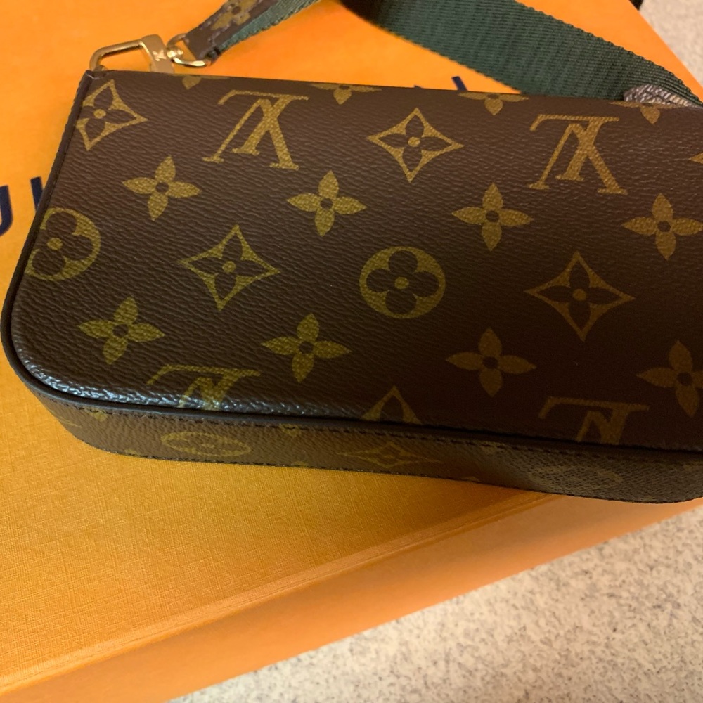 Louis Vuitton crossbody brown with green strap - Picture 4 of 7